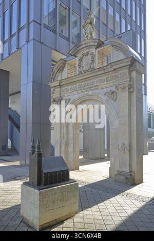 Das Portal der Heiligen Katharina wurde 1668 mit der Schutzpatronin Katharina von Alexandria erbaut und ist ein Modelldenkmal für die ehemalige Katharinenkirche, Miniatur, Alexandri Stockfoto