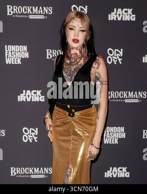 London, Großbritannien. September 2025. Ellie Charnley aka Sukinya nimmt an der London Fashion Week auf der Jack Irving Brockmans Gin Party Teil. Quelle: SOPA Images Limited/Alamy Live News Stockfoto