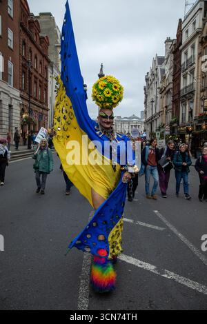 London, Großbritannien. September 2025. Anti-Trump-Demonstranten geben in den Straßen Londons eine Erklärung ab, um gegen Donald Trumps Staatsbesuch in Großbritannien zu protestieren Stockfoto
