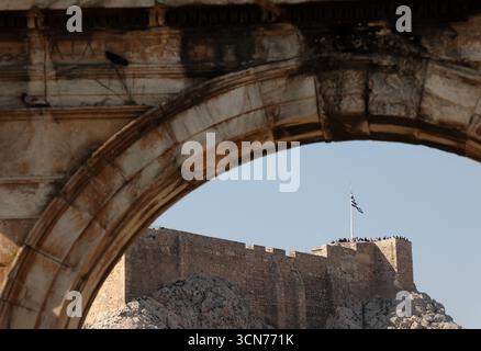 Griechenland, Athen, Touristen genießen Akropolis. Stockfoto
