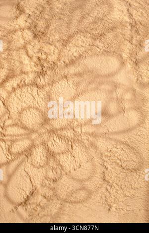 Kreativer Hintergrund mit Schatten aus Mehl. Konzeptkunst. Minimaler Surrealismus. Stockfoto