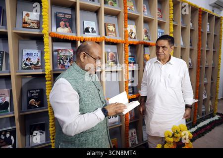 NEW DELHI, INDIEN - 19. SEPTEMBER: Der Sprecher der Legislative Assembly von Delhi, Vijender Gupta, während der Einweihung einer Büchergalerie mit dem Titel Know Your Premierminister und Museumsausstellung zum 75. Geburtstag von Premierminister Narendra MODIS in der Delhi Vidhan Sabha Library am 19. September 2025 in Neu-Delhi, Indien. Foto von Raj K Raj/Hindustan Times Special Gallery eröffnet in der Delhi Assembly Library, in der PM MODIS Life and Vision gezeigt wird Stockfoto