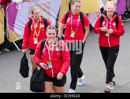 Bristol, Großbritannien. September 2025. McKinley Hunt (CAN) vor dem Team, als sie für das Halbfinale-Rugby-Weltmeisterschaftsspiel Neuseeland gegen Kanada im Ashton Gate Stadium ankommen. NUR REDAKTIONELLE VERWENDUNG. NICHT FÜR KOMMERZIELLE ZWECKE. Bristol, Großbritannien © ️ Credit: Elsie Kibue/Alamy Live News Stockfoto