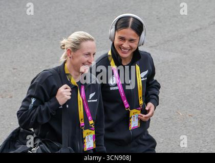 Bristol, Großbritannien. September 2025. Braxton Sorensen-McGee (NZL) (r) kommt zum Halbfinale-Rugby-Weltmeisterschaftsspiel Neuseeland gegen Kanada im Ashton Gate Stadium. NUR REDAKTIONELLE VERWENDUNG. NICHT FÜR KOMMERZIELLE ZWECKE. Bristol, Großbritannien © ️ Credit: Elsie Kibue/Alamy Live News Stockfoto