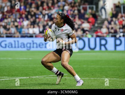 Bristol, Großbritannien. September 2025. Asia Hogan-Rochester (CAN) mit dem Ball beim Halbfinale der Rugby World Cup von Neuseeland gegen Kanada im Ashton Gate Stadium. NUR REDAKTIONELLE VERWENDUNG. NICHT FÜR KOMMERZIELLE ZWECKE. Bristol, Großbritannien © ️ Credit: Elsie Kibue/Alamy Live News Stockfoto