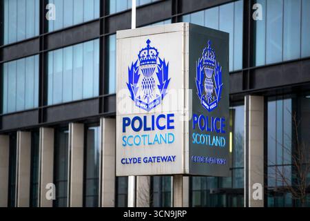 EMBARGO BIS 0001 SONNTAG 21. SEPTEMBER Aktenfoto vom 01/20 Police Scotland Clyde Gateway Hauptquartier in Dalmarnock, Glasgow. Die schottischen Tories haben Maßnahmen gefordert, als sich herausstellte, dass der Wartungsrückstand in den Polizeistationen des Landes bei fast 232 Millionen Pfund liegt. Die Zahlen, die der Partei im Rahmen der Gesetzgebung zur Informationsfreiheit bekannt gegeben wurden, zeigten, dass Polizeistationen auf Reparaturen im Wert von 231,6 Millionen Pfund warteten. Ausgabedatum: Sonntag, 21. September 2025. Stockfoto