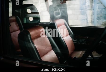 Nahaufnahme des Vordersitzwagens Stockfoto