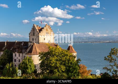 Blick über die Stadt Meersburg am Bodensee, Deutschland, bei Abendlicht Stockfoto