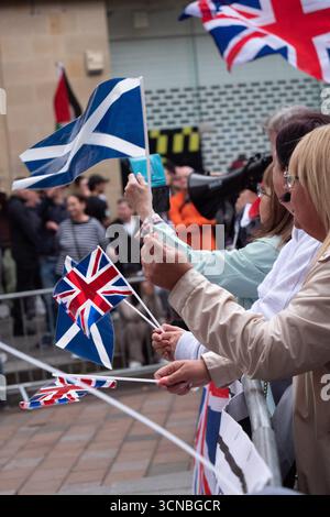 Glasgow, Schottland, Großbritannien. September 2025. Anti-Einwanderungs-Demonstranten veranstalteten eine Unity Rally, die vom Gastgeber des rechten Podcasts Bring the noise organisiert wurde. Stand Up to Rassismus Schottland führte eine Gegendemonstration mit Unterstützung verschiedener Gruppen durch, darunter Stop the war Scotland, Glasgow Trades Council, Health Workers for Palestine und Women Against the rechtsextremen Schottland. (Kreditbild: © Cameron Scott/ZUMA Press Wire) NUR REDAKTIONELLE VERWENDUNG! Nicht für kommerzielle ZWECKE! Quelle: ZUMA Press, Inc./Alamy Live News Stockfoto
