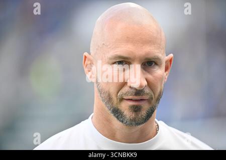 vor Spielbeginn: Trainer Trainer Christian Ilzer TSG 1899 Hoffenheim Portrait TSG 1899 Hoffenheim vs. FC Bayern München FCB 20.09.2025 DFL-VORSCHRIFTEN VERBIETEN JEDE VERWENDUNG VON FOTOGRAFIEN ALS BILDSEQUENZEN UND/ODER QUASI-VIDEO Stockfoto