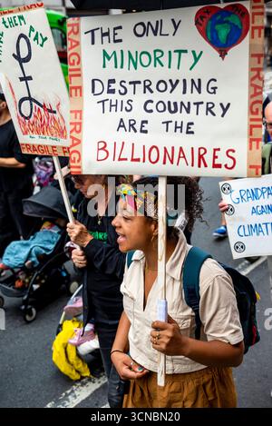 Lassen Sie sie den März zahlen und fordern Sie die Regierung auf, die Superreichen zu besteuern, Arbeiter zu schützen, nicht Milliardäre, und die Verursacher dafür zu sorgen, London, England, Großbritannien, 20. Platz Stockfoto