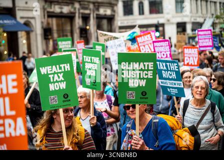 Lassen Sie sie den März zahlen und fordern Sie die Regierung auf, die Superreichen zu besteuern, Arbeiter zu schützen, nicht Milliardäre, und die Verursacher dafür zu sorgen, London, England, Großbritannien, 20. Platz Stockfoto