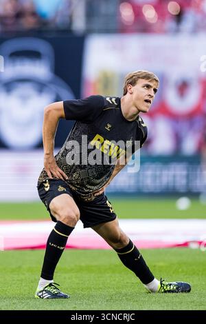 Leipzig, Deutschland. September 2025. Timo H?bers (1. FC K?ln, 4) im warm-up 1. Fu?Ball Bundesliga, RB Leipzig - 1. FC K?ln, Leipzig, Red Bull Arena am 20.09.2025 DFL-VORSCHRIFTEN VERBIETEN DIE VERWENDUNG VON FOTOS ALS BILDSEQUENZEN UND/ODER QUASI-VIDEO. Quelle: dpa/Alamy Live News Stockfoto