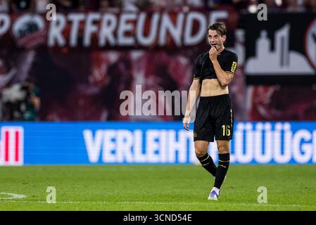 Leipzig, Deutschland. September 2025. Jakub Kaminski (1. FC K?ln, 16) frustriert 1. Fu?Ball Bundesliga, RB Leipzig - 1. FC K?ln, Leipzig, Red Bull Arena am 20.09.2025 DFL-VORSCHRIFTEN VERBIETEN DIE VERWENDUNG VON FOTOS ALS BILDSEQUENZEN UND/ODER QUASI-VIDEO. Quelle: dpa/Alamy Live News Stockfoto