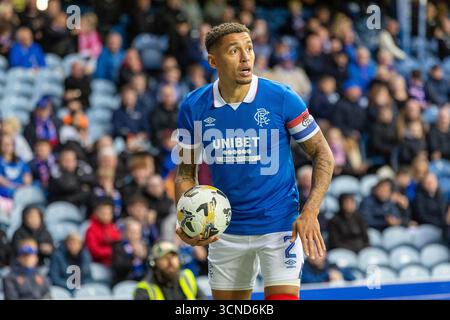 Glasgow, Großbritannien. September 2025. Der Rangers FC spielte im Ibrox Stadion in Glasgow in einem Premier Sports Cup-Spiel Hibernian FC. Das Ergebnis war Rangers 2:0 Hibernian. James Tavernier (R2) Rangers Captain. Quelle: Findlay/Alamy Live News Stockfoto