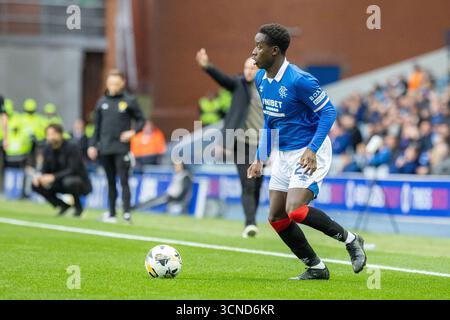 Glasgow, Großbritannien. September 2025. Der Rangers FC spielte im Ibrox Stadion in Glasgow in einem Premier Sports Cup-Spiel Hibernian FC. Das Ergebnis war Rangers 2:0 Hibernian. Djeidi Gassama (R23) läuft mit dem Ball. Quelle: Findlay/Alamy Live News Stockfoto