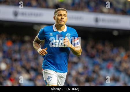 Glasgow, Großbritannien. September 2025. Der Rangers FC spielte im Ibrox Stadion in Glasgow in einem Premier Sports Cup-Spiel Hibernian FC. Das Ergebnis war Rangers 2:0 Hibernian. James Tavernier (R2) Rangers Captain.Credit: Findlay/Alamy Live News Stockfoto