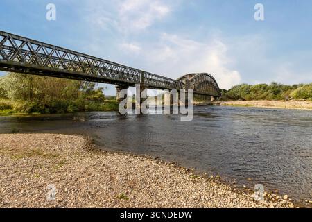 Das beeindruckende viktorianische Gitterwerk des Spey Viaduct, heute Teil des Speyside Way Fernwanderwegs. Stockfoto