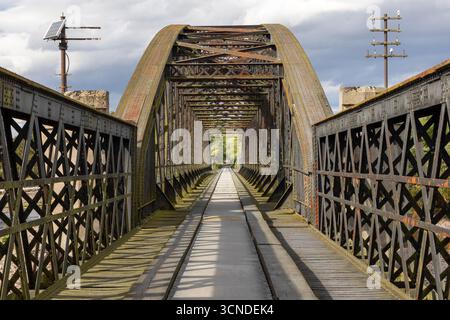Das beeindruckende viktorianische Gitterwerk des Spey Viaduct, heute Teil des Speyside Way Fernwanderwegs. Stockfoto