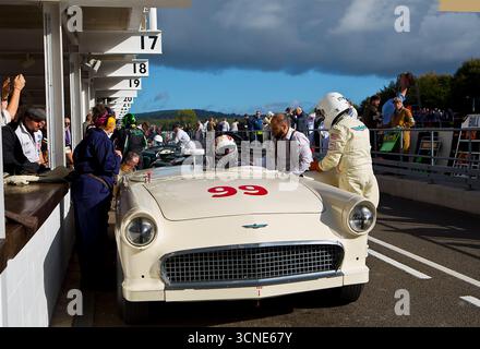 1957 Ford thunderbird 'Battlebird', gefahren von Bill Sheperd / Romain Dumas in der Freddie March Memorial Trophy beim Goodwood Revival 12h September 2025 Stockfoto