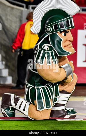Los Angeles, CA. 20. September 2025. Das Maskottchen der Michigan State Spartans im zweiten Quartal während des NCAA Football-Spiels zwischen den Michigan State Spartans und den USC Trojans im Coliseum in Los Angeles, Kalifornien. Pflichtfoto: Louis Lopez/Cal Sport Media/Alamy Live News Stockfoto