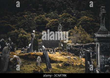 St. Kevin’s Church und Ancient Cemetery in Glendalough, Irland Stockfoto
