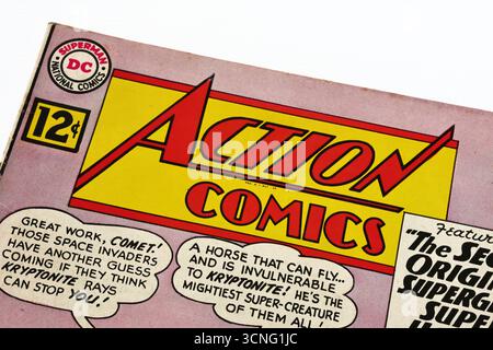 Nahaufnahme des Titellogos von Action Comics von einem Vintage-Cover von DC Comics Stockfoto