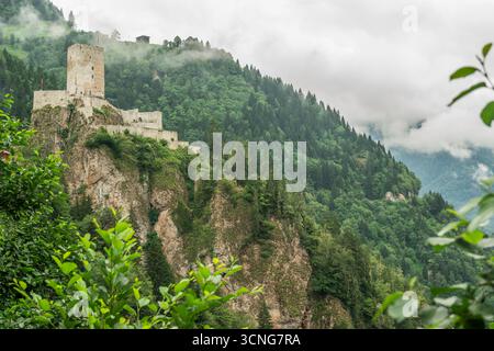 Zilkale (erbaut im 14. Jahrhundert) ist eine mittelalterliche Burg im Firtina-Tal Stockfoto