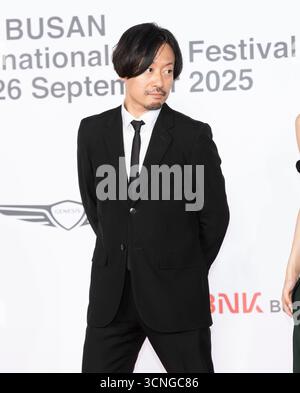 17. September 2025 - Busan, Südkorea: Der japanische Schauspieler Takashi Koyama, kommt am 17. September 2025 im Busan Cinema Center in Busan, Süd-Seoul, Südkorea, mit rotem Teppich am 30. Busan International Film Festival. (Foto: Lee Young-HO/SIPA USA) Stockfoto