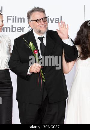 17. September 2025 - Busan, Südkorea: Der mexikanische Filmemacher Guillermo del Toro kommt am 17. September 2025 im Busan Cinema Center in Busan, Süd-Seoul, Südkorea, bei der Eröffnung des roten Teppichs am 30. Busan International Film Festival. (Foto: Lee Young-HO/SIPA USA) Stockfoto