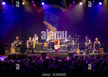 Gogol Bordello, Folk-Punk-Band, USA, live auf der Europatour im Herbst 2025 in der Huxleys neue Welt in Berlin am 19.09.2025 < english> Gogol Bordello, Folk-Punk Stockfoto