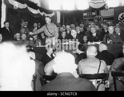 Kongress der rechten deutschen Parteien in Bad Harzburg. Adolf Hitler spricht, 1931 Stockfoto
