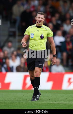 Vitality Stadium, Boscombe, Dorset, Großbritannien. September 2025. Premier League Football, AFC Bournemouth gegen Newcastle United; Schiedsrichter Robert Jones Credit: Action Plus Sports/Alamy Live News Stockfoto