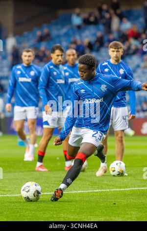 Djeidi Gassama, professioneller Fußballspieler, spielt derzeit für den Rangers FC. Bild, das während einer Aufwärmphase vor dem Spiel und einer Trainingssitzung aufgenommen wurde. Stockfoto