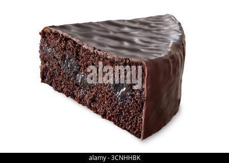 Sacher Tortenscheibe, österreichischer sacher-Schokoladenkuchen, isoliert auf weiß mit Schnittpfad inklusive Stockfoto
