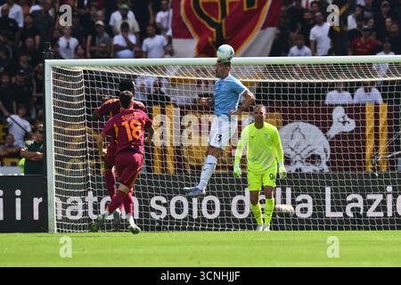 Rom, Italien. September 2025. Alessio Romagnoli von S.S. Lazio spielt am 4. Tag der Serie A Meisterschaft zwischen S.S. Lazio und A. S. Roma im Olympiastadion am 21. September 2025 in Rom. Quelle: Domenico Cippitelli/Alamy Live News Stockfoto