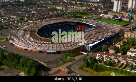 Ein Blick aus der Vogelperspektive auf den Hampden Park, Schottlands Nationalstadion in Glasgow, Schottland Stockfoto