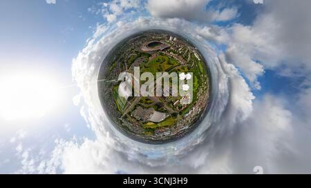 Ein winziger Planet aus der Vogelperspektive des Hampden Park, Schottlands Nationalstadion in Glasgow, Schottland Stockfoto