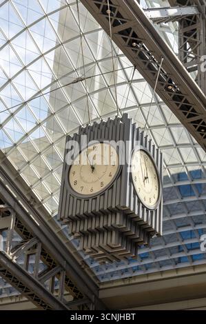 Eine wunderschöne Uhr in der Moynihan Train Hall am Penn Bahnhof in New York City Stockfoto