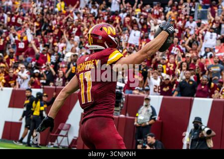 Landover, Usa. September 2025. Luke McCaffrey (11) der Washington Commanders Wide Receiver, der am Sonntag, den 21. September 2025, im Northwest Stadium in Landover, Maryland, im vierten Viertel eines Spiels gegen die Las Vegas Raiders einen Touchdown erzielt. Die Kommandanten schlugen die Raiders mit 41 zu 24. Foto: Bonnie Cash/UPI Credit: UPI/Alamy Live News Stockfoto