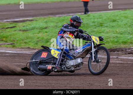 Roden, Niederlande. September 2025. Reserve Rider Fabian Wachs aus Deutschland trainiert während des FIM Long Track World Championship Final 4 im Speed Centre Roden, Niederlande am Sonntag, den 21. September 2025. (Foto: Ian Charles | MI News) Credit: MI News & Sport /Alamy Live News Stockfoto