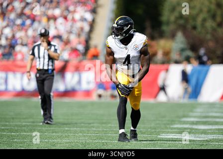 Foxborough, MA, USA. September 2025. MA, USA; Pittsburgh Steelers Wide Receiver DK Metcalf (4) im Spiel zwischen Pittsburgh Steelers und New England Patriots im Gillette Stadium in Foxborough, MA. Quelle: csm/Alamy Live News Stockfoto