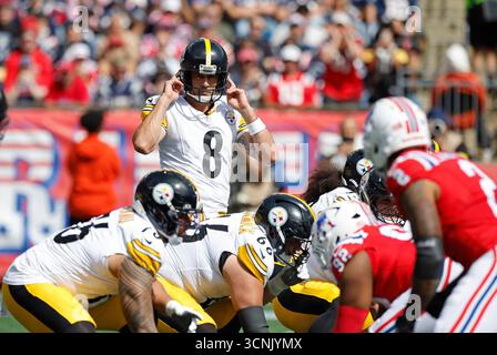 Foxborough, MA, USA. September 2025. MA, USA; Pittsburgh Steelers Quarterback Aaron Rodgers (8) in Aktion während des NFL-Spiels zwischen Pittsburgh Steelers und New England Patriots im Gillette Stadium in Foxborough, MA. Quelle: csm/Alamy Live News Stockfoto