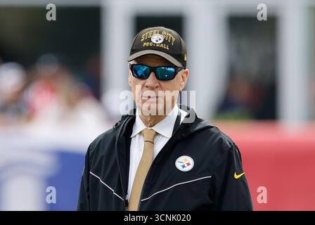 Foxborough, MA, USA. September 2025. MA, USA; Arthur J. Rooney II, Präsident der Pittsburgh Steelers, sieht vor dem Spiel zwischen Pittsburgh Steelers und New England Patriots im Gillette Stadium in Foxborough, MA. Quelle: csm/Alamy Live News Stockfoto