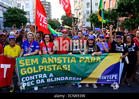 Recife, Brasilien. September 2025. An diesem Sonntag, dem 21., protestierte eine Menschenmenge in Recife gegen den Abschirmungsvorschlag (PEC da Blindagem). Luftaufnahmen. Quelle: João Carlos Mazella/FotoArena/Alamy Live News Stockfoto