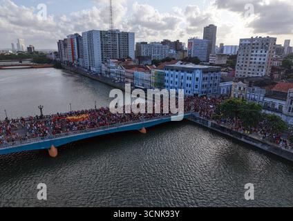 Recife, Brasilien. September 2025. An diesem Sonntag, dem 21., protestierte eine Menschenmenge in Recife gegen den Abschirmungsvorschlag (PEC da Blindagem). Luftaufnahmen. Quelle: João Carlos Mazella/FotoArena/Alamy Live News Stockfoto