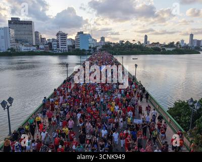 Recife, Brasilien. September 2025. An diesem Sonntag, dem 21., protestierte eine Menschenmenge in Recife gegen den Abschirmungsvorschlag (PEC da Blindagem). Luftaufnahmen. Quelle: João Carlos Mazella/FotoArena/Alamy Live News Stockfoto