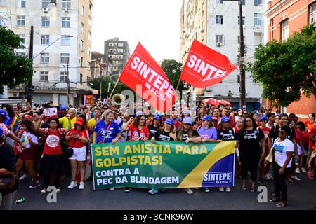 Recife, Brasilien. September 2025. An diesem Sonntag, dem 21., protestierte eine Menschenmenge in Recife gegen den Abschirmungsvorschlag (PEC da Blindagem). Luftaufnahmen. Quelle: João Carlos Mazella/FotoArena/Alamy Live News Stockfoto