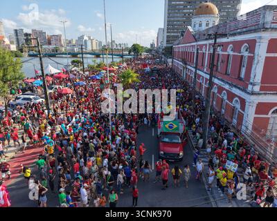 Recife, Brasilien. September 2025. An diesem Sonntag, dem 21., protestierte eine Menschenmenge in Recife gegen den Abschirmungsvorschlag (PEC da Blindagem). Luftaufnahmen. Quelle: João Carlos Mazella/FotoArena/Alamy Live News Stockfoto