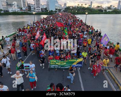 Recife, Brasilien. September 2025. An diesem Sonntag, dem 21., protestierte eine Menschenmenge in Recife gegen den Abschirmungsvorschlag (PEC da Blindagem). Luftaufnahmen. Quelle: João Carlos Mazella/FotoArena/Alamy Live News Stockfoto